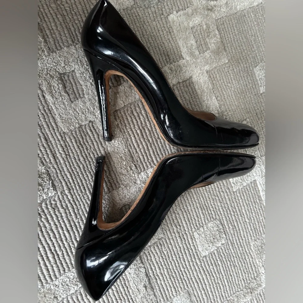 Oscar de la Renta Black Patent Leather Pumps